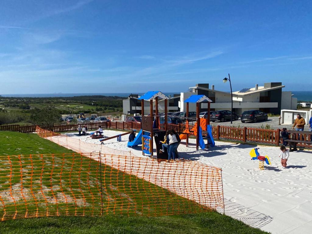 Royal Obidos Scenic Resort Прайя-дель-Рей Экстерьер фото Playground in the village