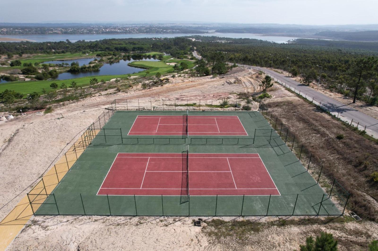 Royal Obidos Scenic Resort Прайя-дель-Рей Экстерьер фото Tennis courts at the resort