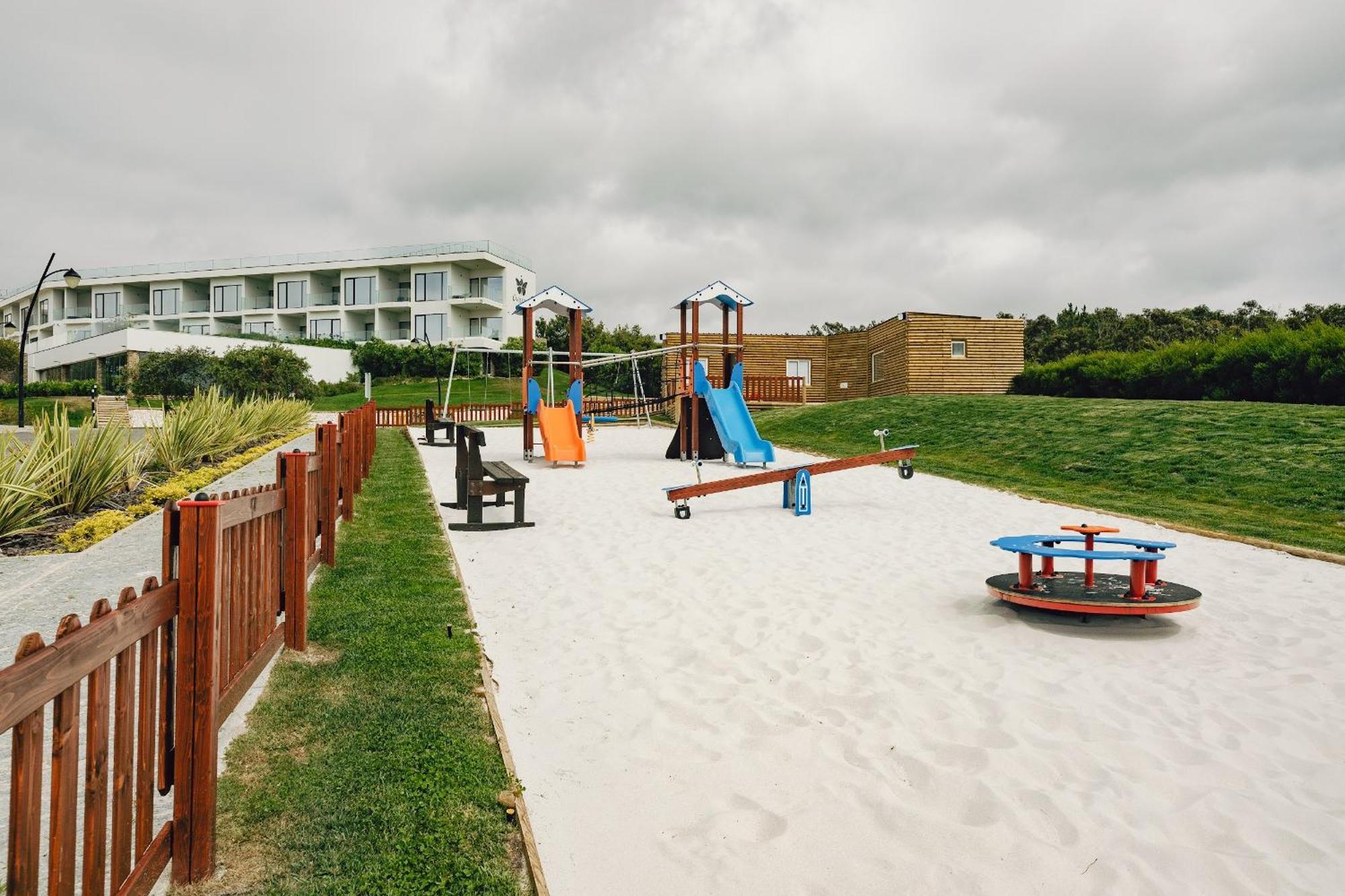 Royal Obidos Scenic Resort Прайя-дель-Рей Экстерьер фото Playground in the village