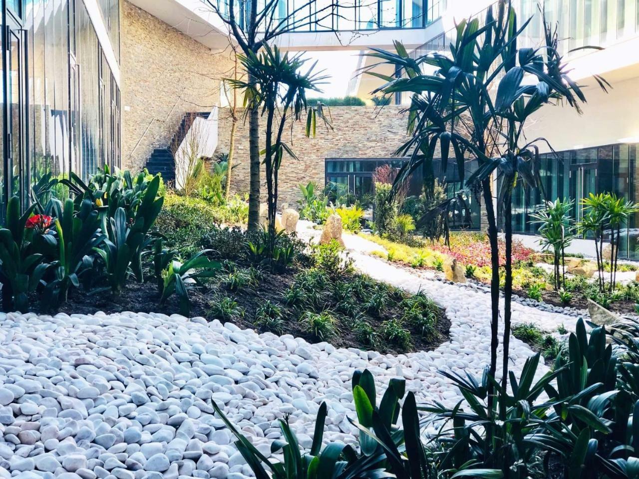 Royal Obidos Scenic Resort Прайя-дель-Рей Экстерьер фото The courtyard of the hospital